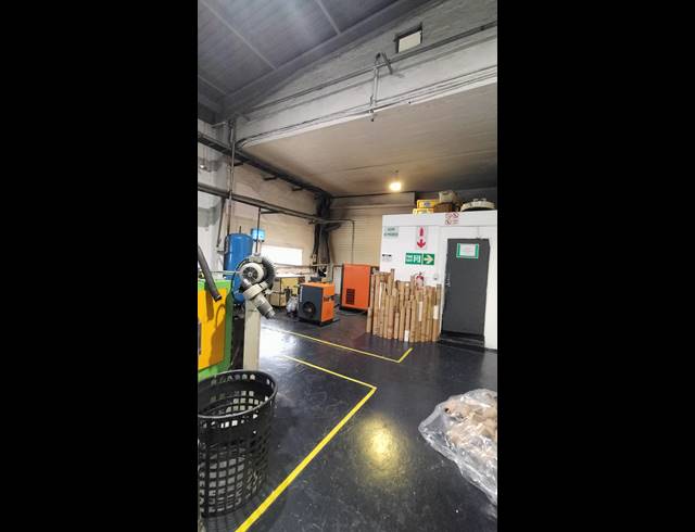 1,200M² FACTORY TO LET IN SPRINGFIELD PARK